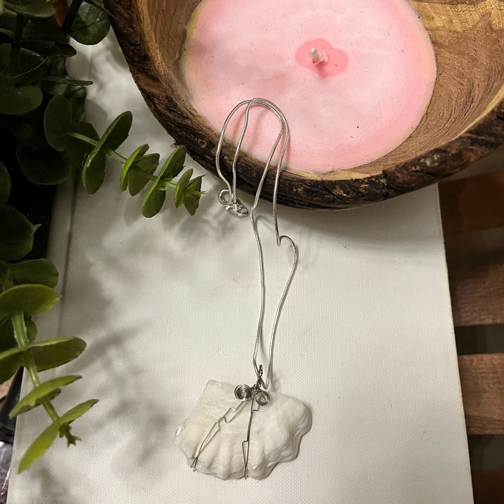 SILVER PLATED SHELL NECKLACE